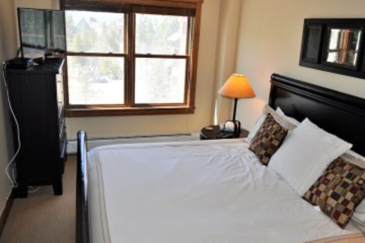 Room 5 of 77