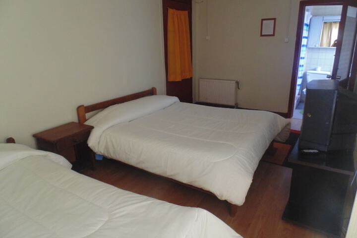 Room 4 of 11
