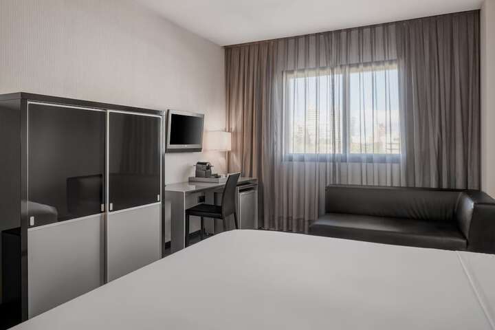 Room 19 of 65