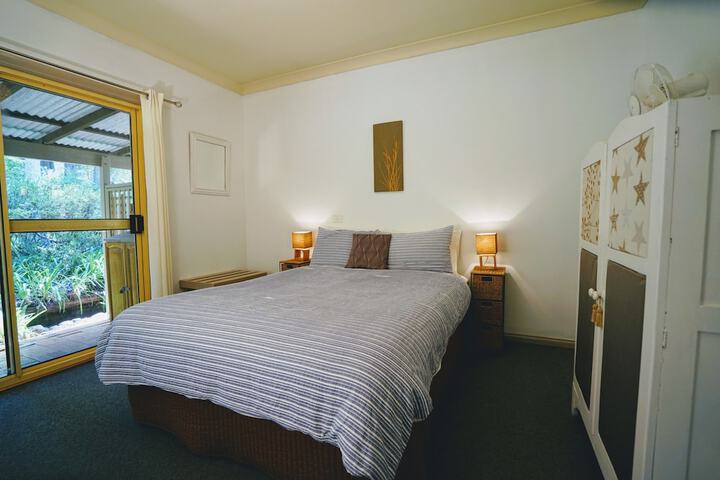 Room 10 of 33