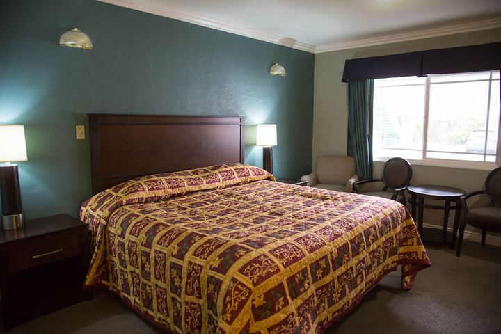 Standard | King Bed (2 of 7)