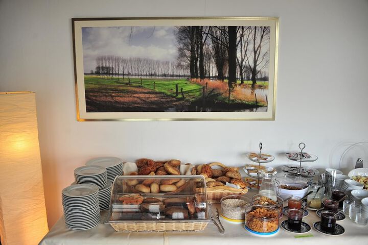Breakfast/Coffee Service 27 of 40