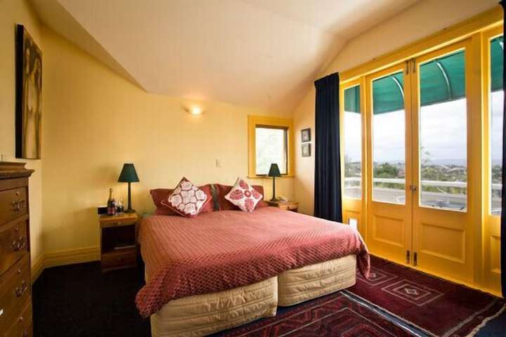 Room 16 of 80
