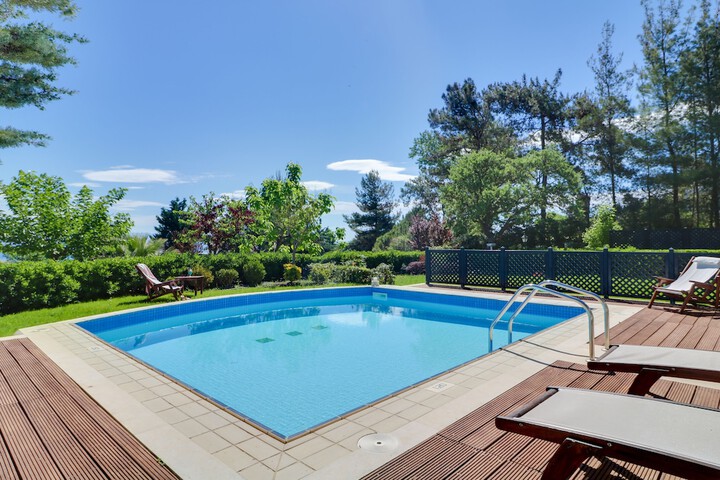 Pool 222 of 417