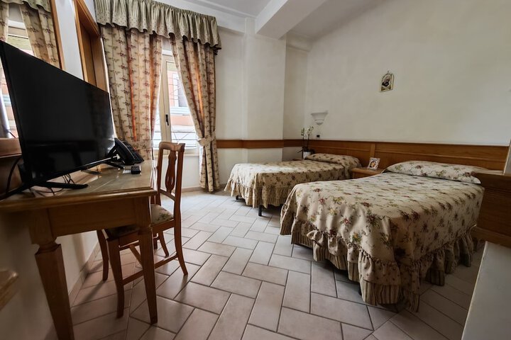 Room 5 of 28
