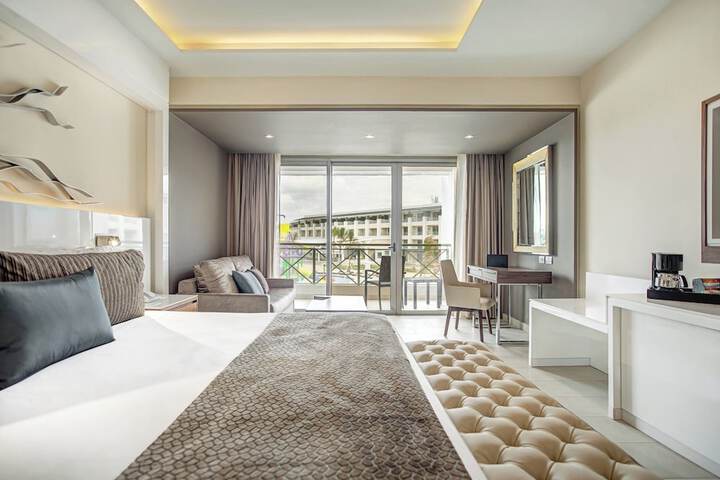 Room 44 of 218