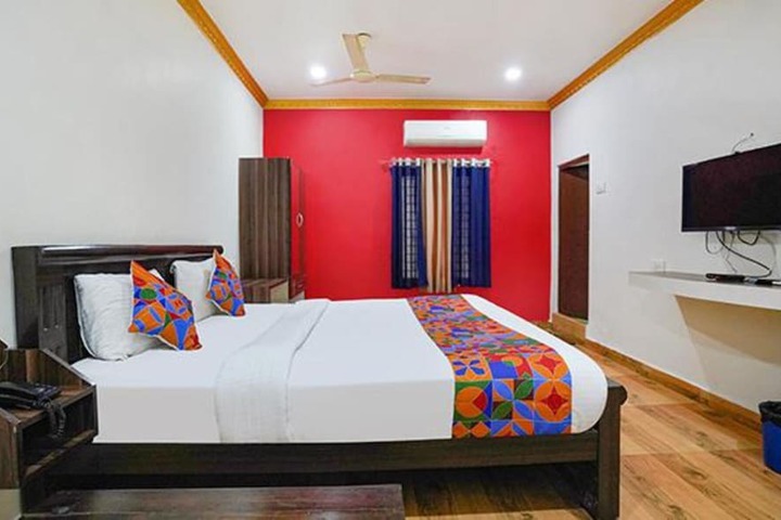 Room 14 of 33