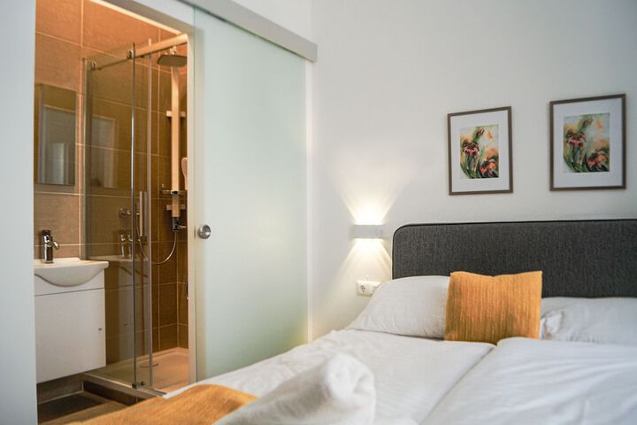 Room 34 of 118