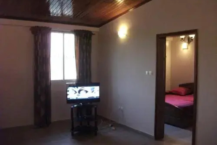 Room 4 of 9