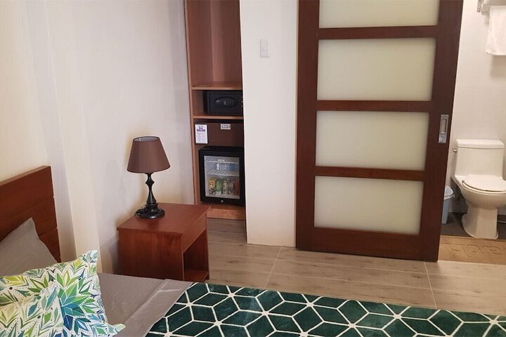 Room 10 of 38