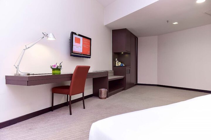 Room 17 of 76
