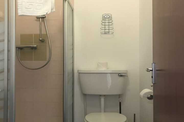 Room 33 of 49