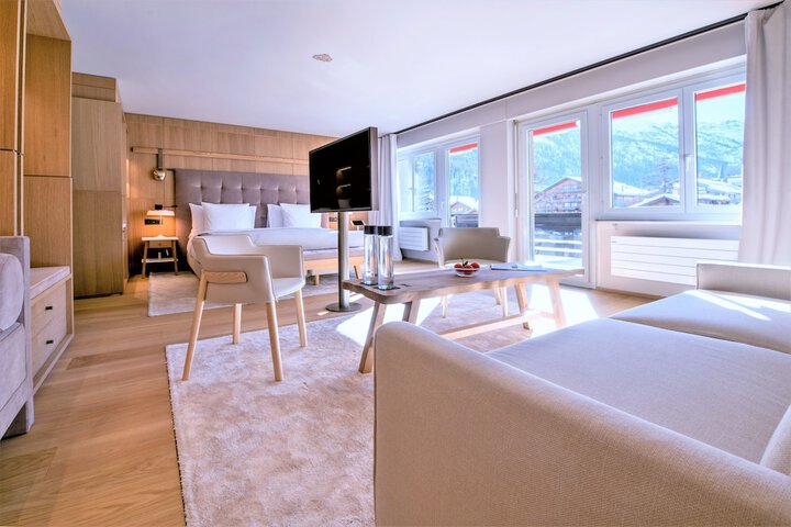 Room 28 of 102