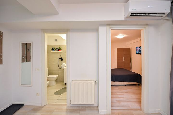 Room 5 of 35