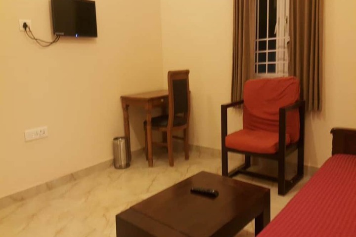Room 6 of 12