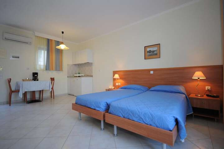 Room 8 of 33
