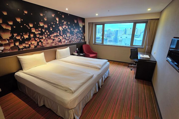 Room 10 of 33
