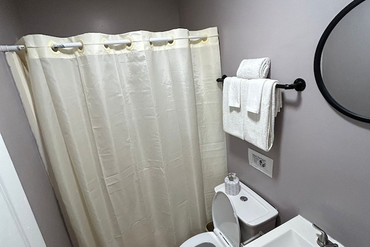 Room 10 of 14