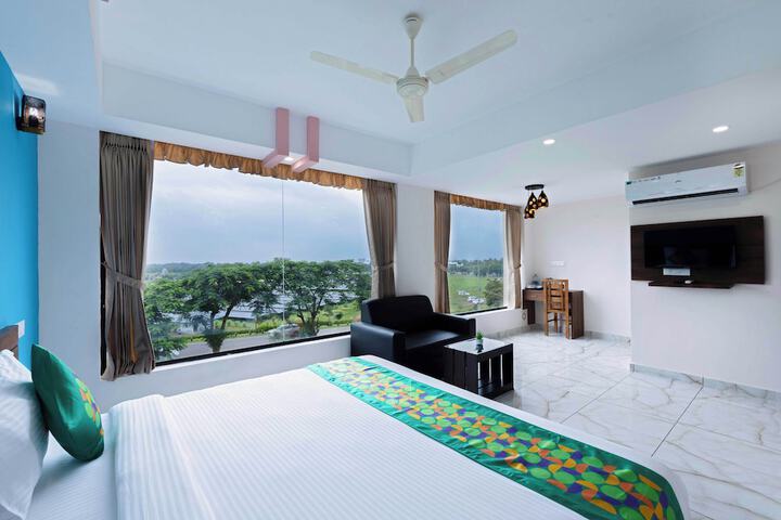 Room 10 of 38