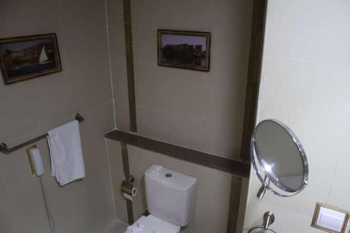 Room 7 of 13
