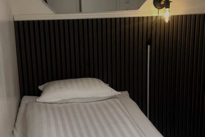 Room 17 of 27