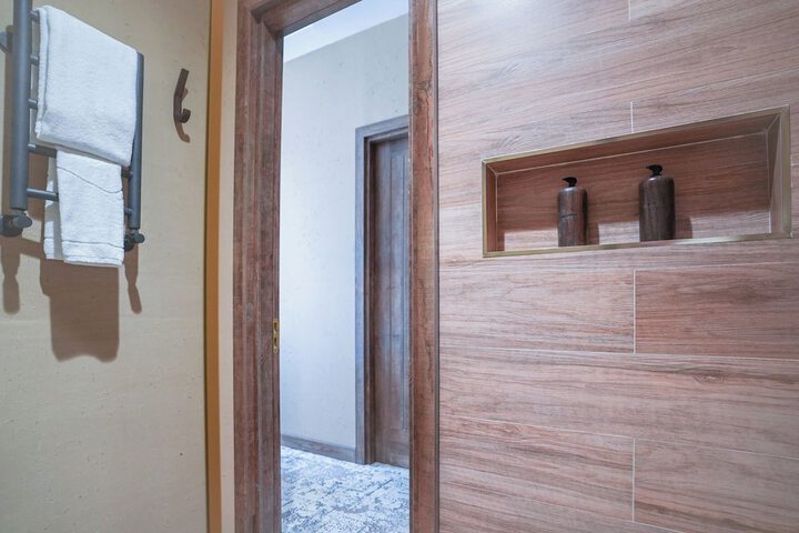 Room 40 of 85