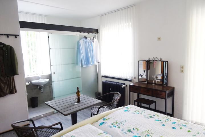 Room 8 of 442
