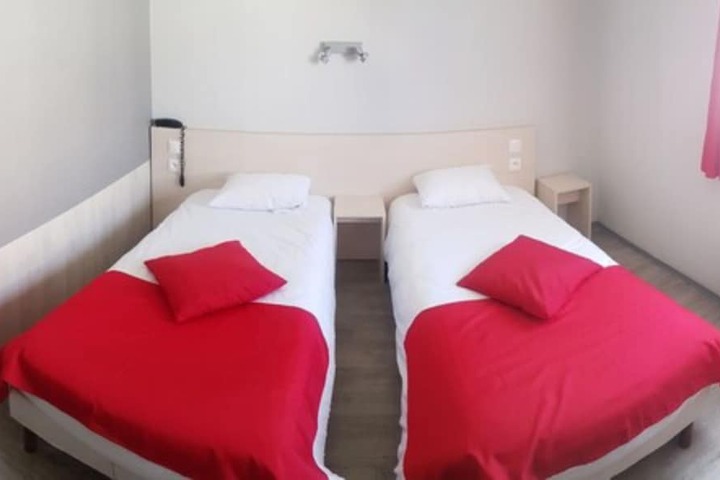 Room 12 of 38