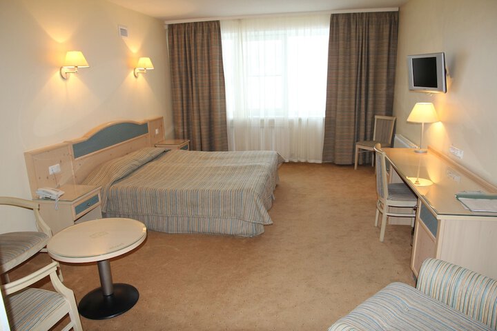 Room 6 of 37