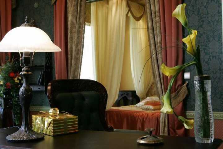 Room 17 of 46