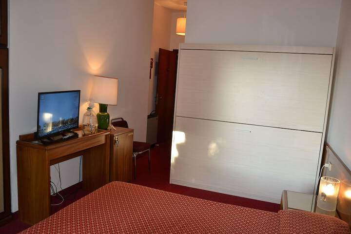Room 21 of 53