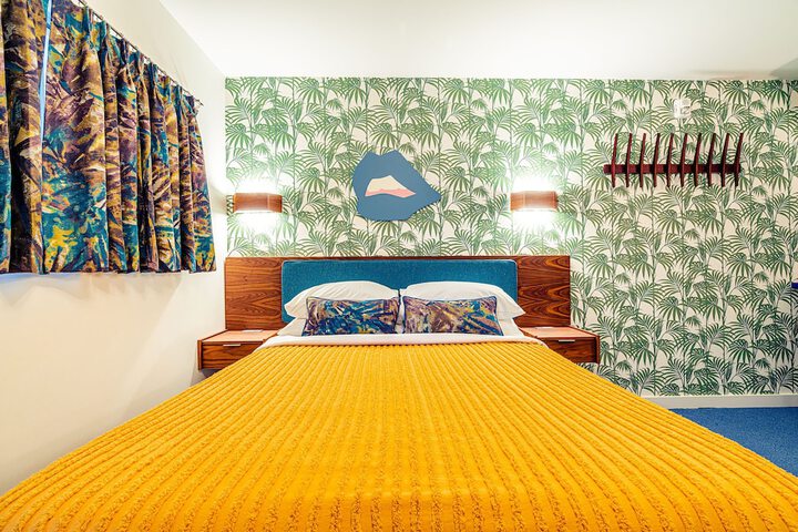 Room 8 of 19