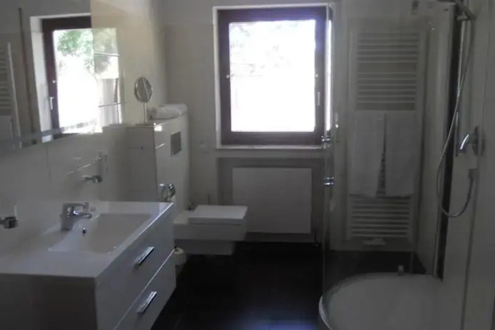 Room 5 of 10