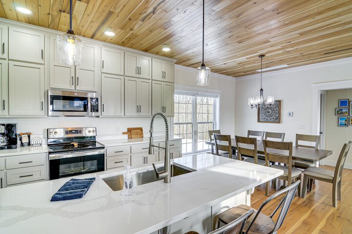 Dale Hollow Cottage w / Covered Porch & Lake Views!
