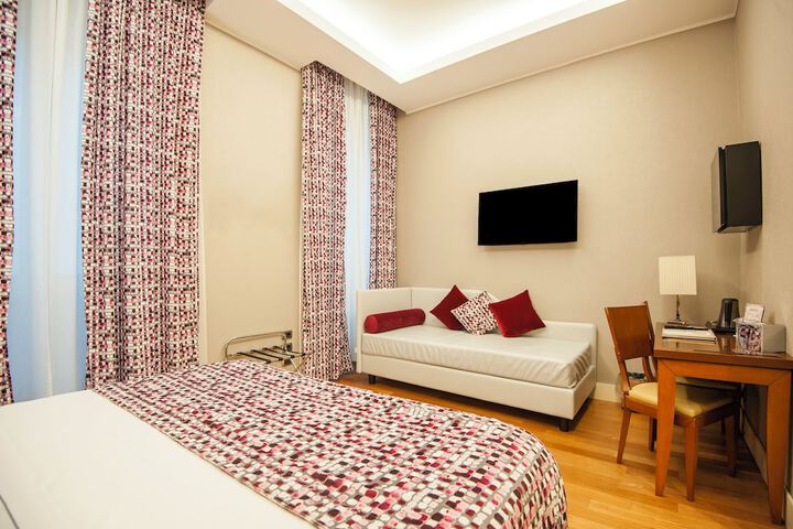 Room 73 of 157