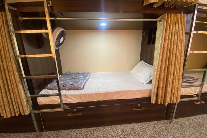 Room 8 of 13
