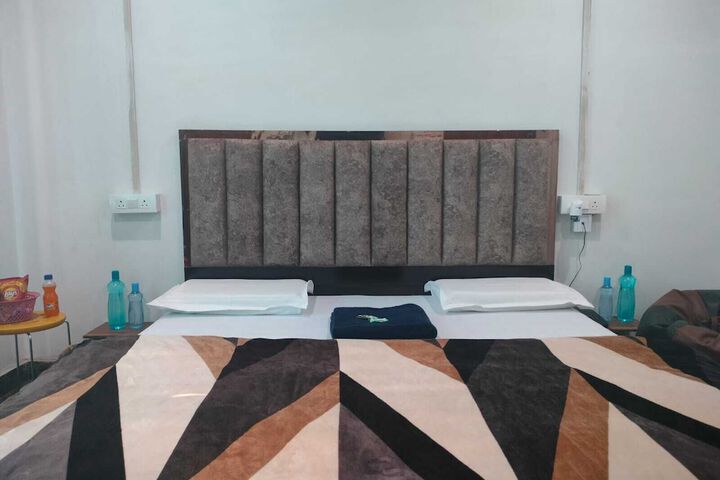 Room 12 of 37
