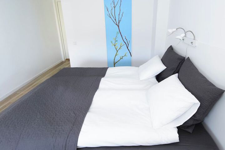 Room 3 of 109