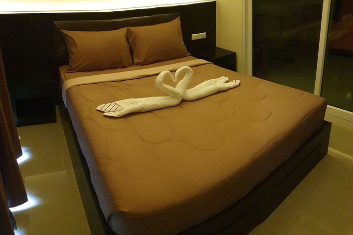 Room 7 of 76