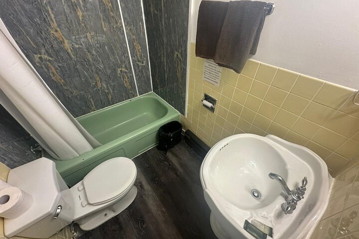 Room 30 of 42