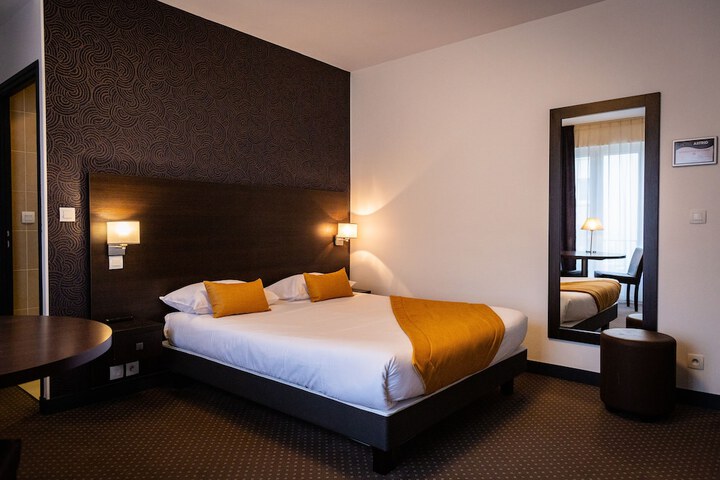 Room 9 of 21