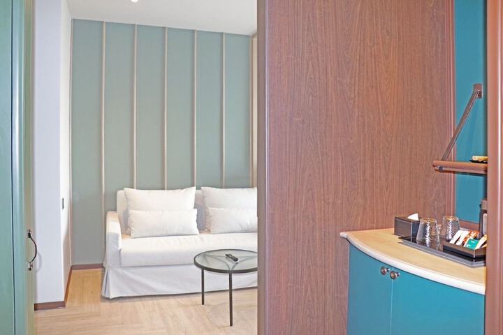 Room 13 of 79