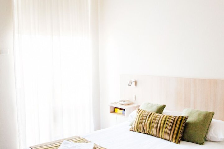 Room 12 of 37