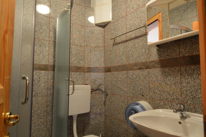 Room 18 of 27