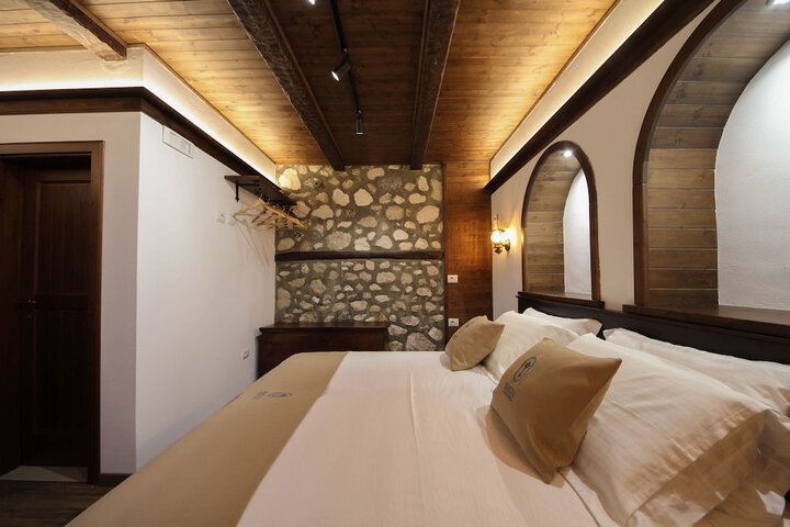Room 3 of 34
