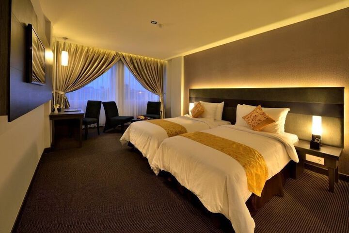 Room 4 of 20