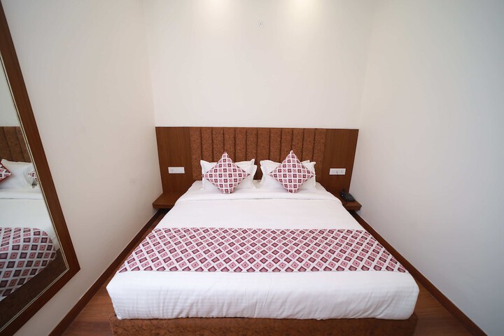 Room 17 of 76