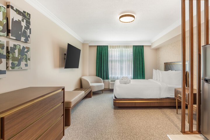 Room 32 of 166