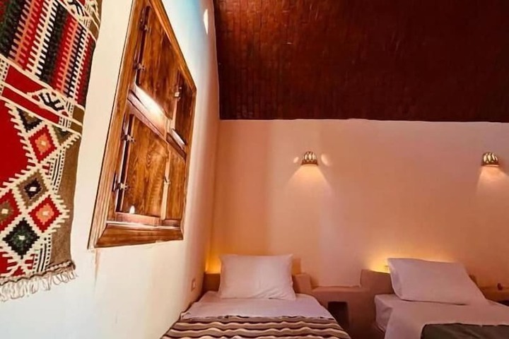 Room 12 of 28