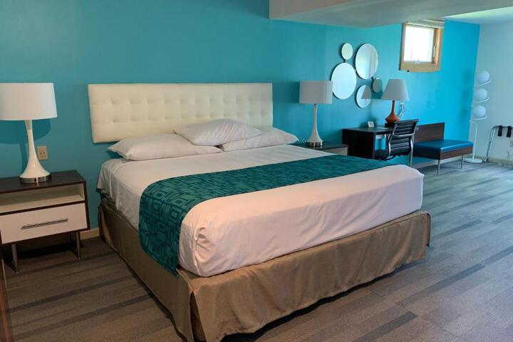 1 King Bed (8 of 8)